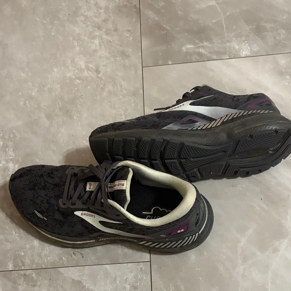 Brooks adrenaline GTS 23 Women's Charcoal and Violet Athletic Shoes - Picture 1 of 4